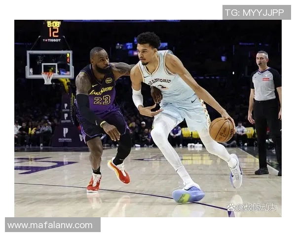 湖人对阵马刺的精彩对决今晚上演球迷期待一场激烈的篮球盛宴